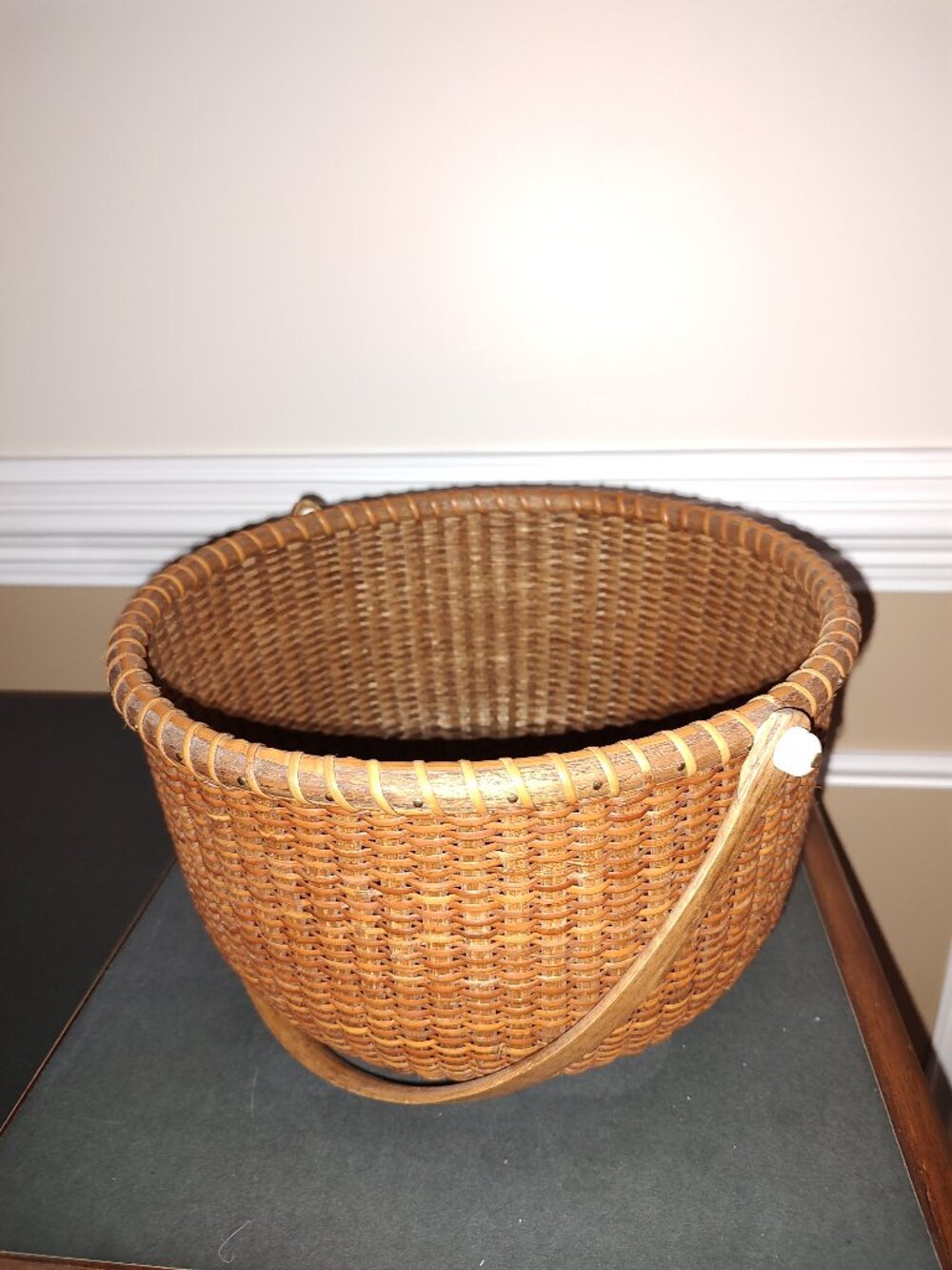 BASKETVILLE NANTUCKET DARK LIGHTSHIP BASKET DARK ASH HANDLE & BOTTOM MINT COND